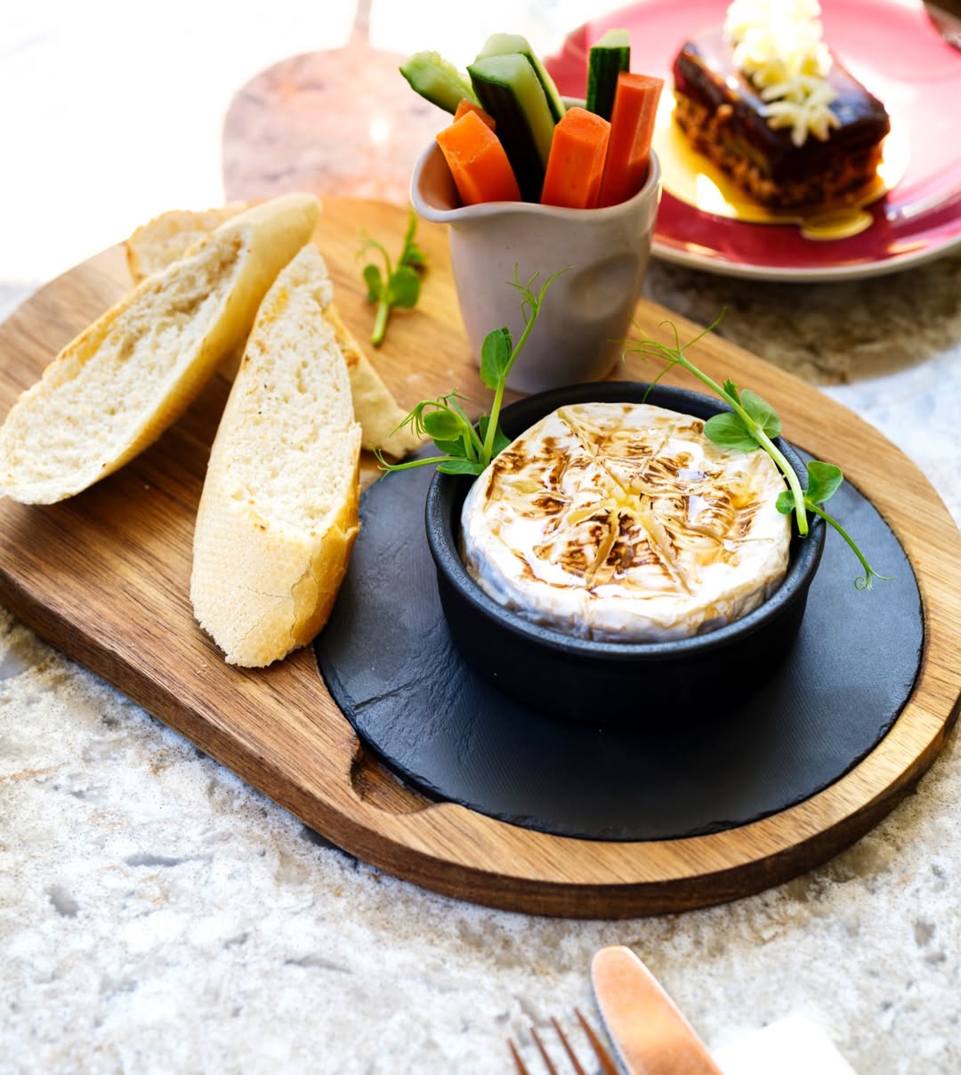 Baked camembert with bread